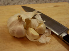 Garlic-cloves.jpg